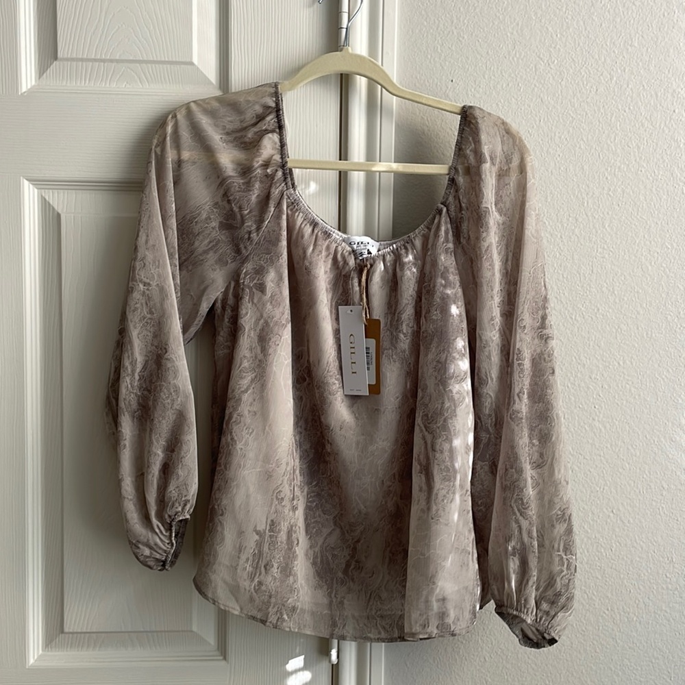 Gilli - NEW with Tags - Wanderlust off shoulder Top in Smoke Size L